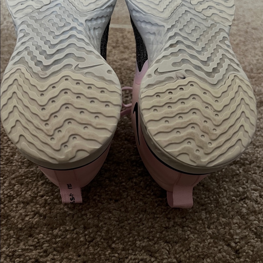 Women’s Nike Odyssey React 2 Flyknit Sneaker Size 7.5 - Picture 14 of 16